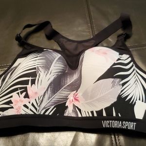 Victorias secret incredible lightweight sports bra